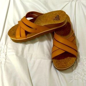 Reef Cushion Bloom Platform Sandal.